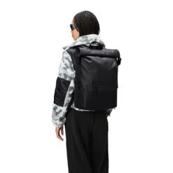 Rains Trail Rolltop Backpack W3 Black -Reisopslagwinkel image 3435