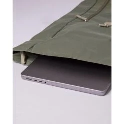 Sandqvist Dante Vegan Backpack Clover Green -Reisopslagwinkel image 4326